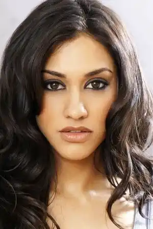 Janina Gavankar fotoğrafı