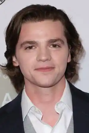 Joel Courtney fotoğrafı