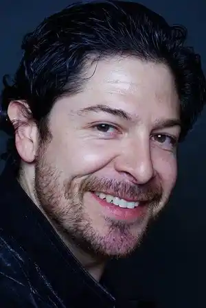 Joseph Castillo-Midyett fotoğrafı