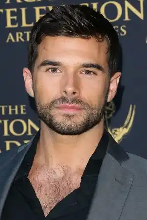 Josh Swickard fotoğrafı