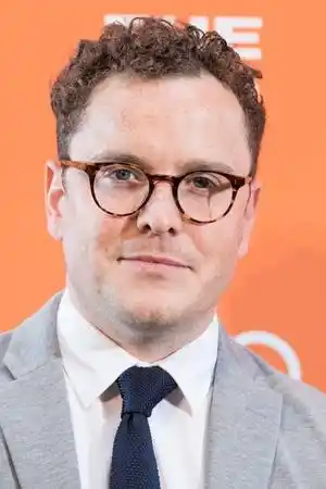 Joshua McGuire fotoğrafı