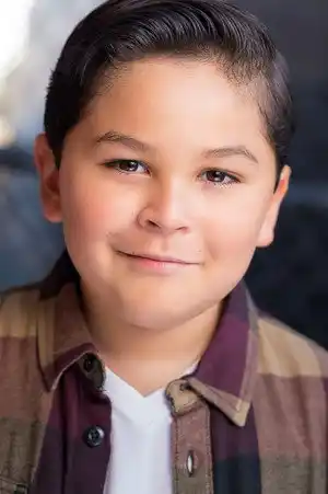 Julian Lerma fotoğrafı