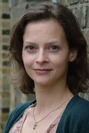 Julie Cox fotoğrafı