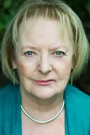 June Watson fotoğrafı