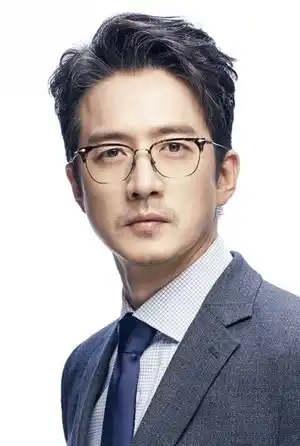 Jung Jun-ho fotoğrafı