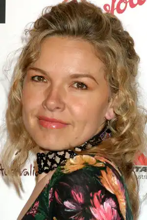 Justine Clarke fotoğrafı