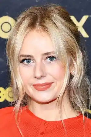 Justine Lupe fotoğrafı