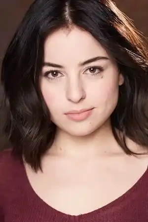 Katie Sarife fotoğrafı