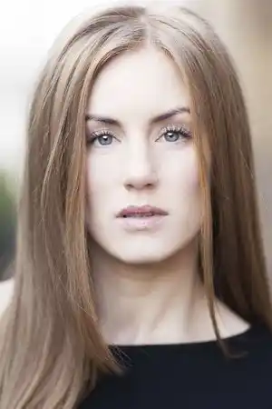 Kirsty J. Curtis fotoğrafı