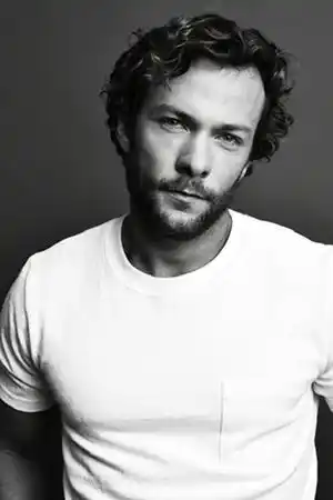Kyle Schmid fotoğrafı