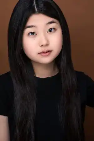 Kylie Kuioka fotoğrafı