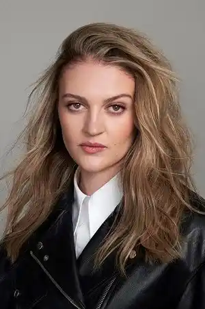 Lara Peake fotoğrafı