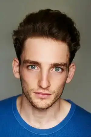 Laurie Davidson fotoğrafı
