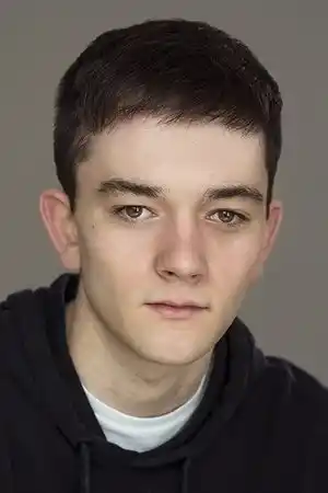 Lewis MacDougall fotoğrafı