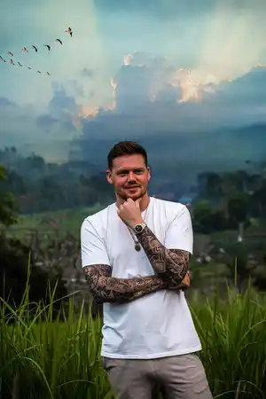 Lewis Raymond Taylor fotoğrafı