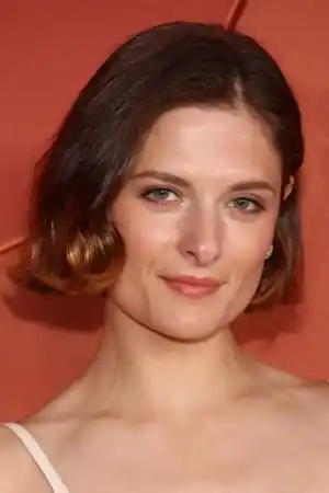 Louisa Jacobson fotoğrafı