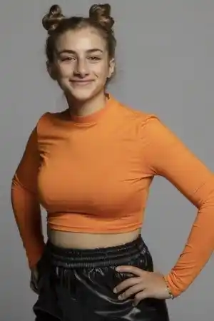 Louise Malek fotoğrafı