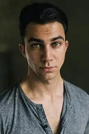 Luke Brandon Field fotoğrafı