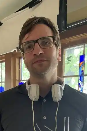 Luke Piotrowski fotoğrafı