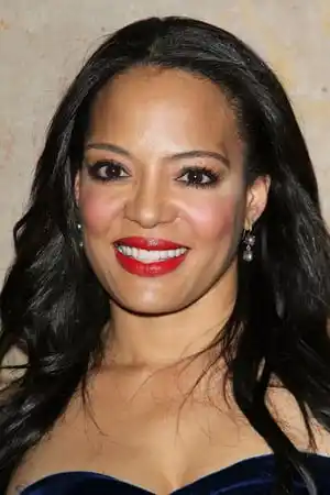 Luna Lauren Velez fotoğrafı
