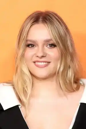 Maisy Stella fotoğrafı