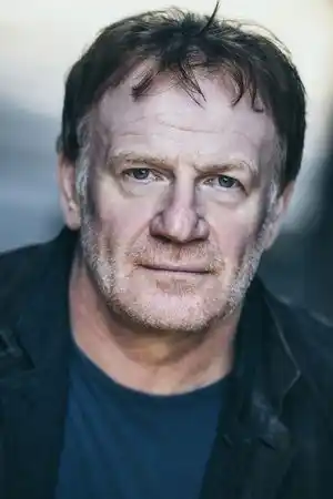 Mark Lewis Jones fotoğrafı