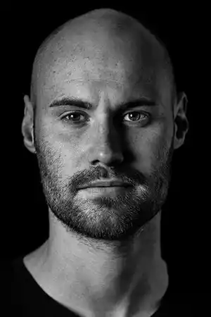 Mark Paul Wake fotoğrafı