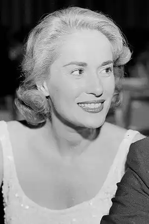Mary LaRoche fotoğrafı