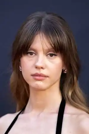 Mia Goth fotoğrafı