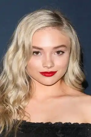 Natalie Alyn Lind fotoğrafı