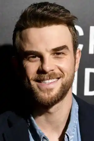 Nathaniel Buzolic fotoğrafı