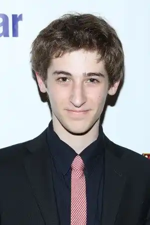 Noah Robbins fotoğrafı