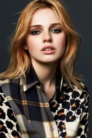 Odessa Young fotoğrafı