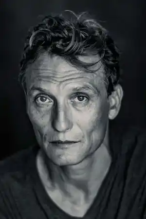 Oliver Masucci fotoğrafı