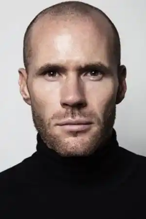 Oliver Trevena fotoğrafı