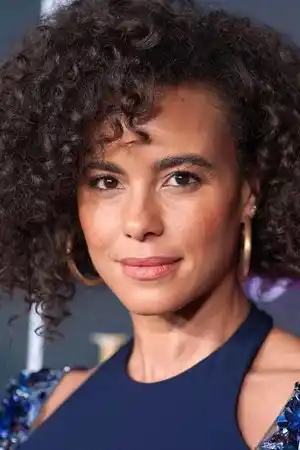 Parisa Fitz-Henley fotoğrafı