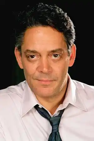 Raúl Juliá fotoğrafı