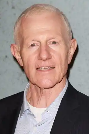 Raymond J. Barry fotoğrafı