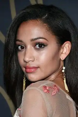 Samantha Logan fotoğrafı