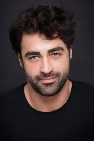 Sarp Levendoğlu fotoğrafı