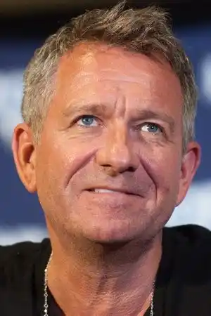 Sean Pertwee fotoğrafı
