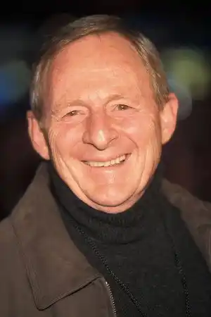 Simon Wincer fotoğrafı