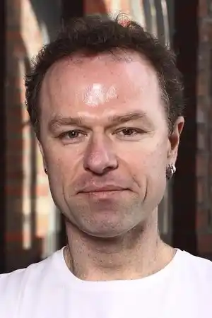 Stephen Elliott fotoğrafı