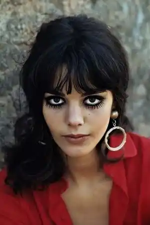 Tina Aumont fotoğrafı