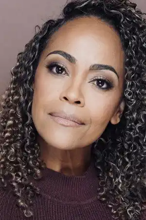 Tinashe Kajese fotoğrafı