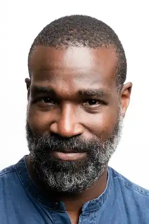 Tunde Adebimpe fotoğrafı