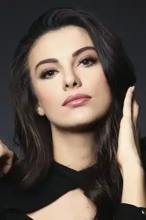 Tuvana Türkay fotoğrafı