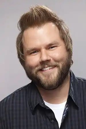 Tyler Labine fotoğrafı