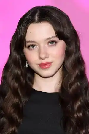 Violet McGraw fotoğrafı