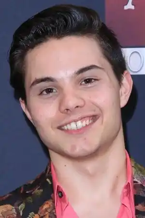 Zach Callison fotoğrafı